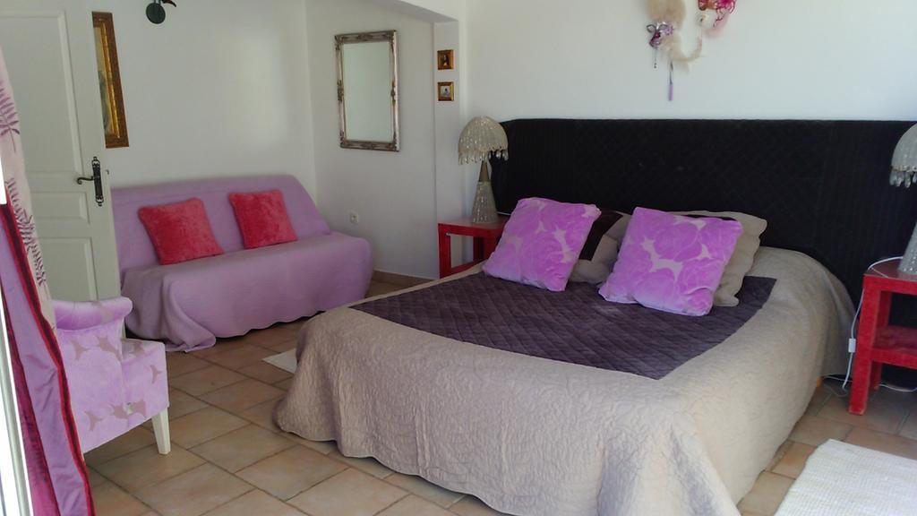 Mavilla Akwaba Sainte-Maxime Rom bilde